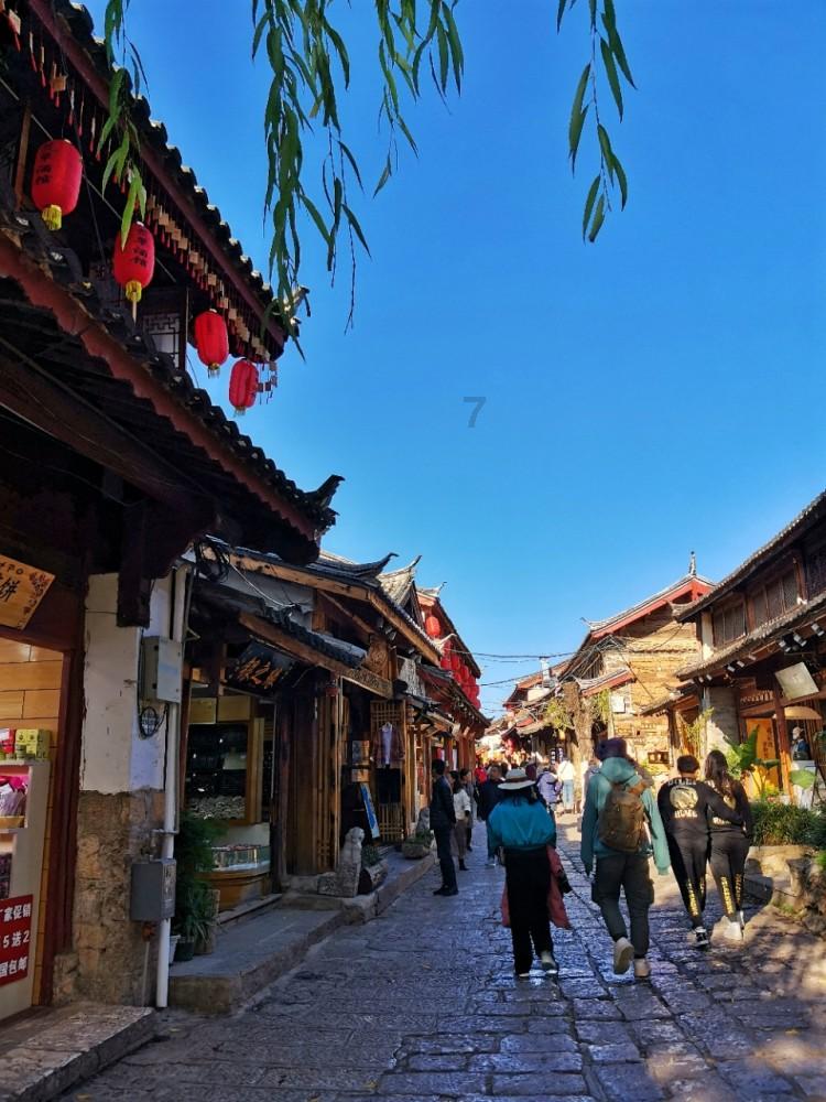 笑脸球的冒险之旅